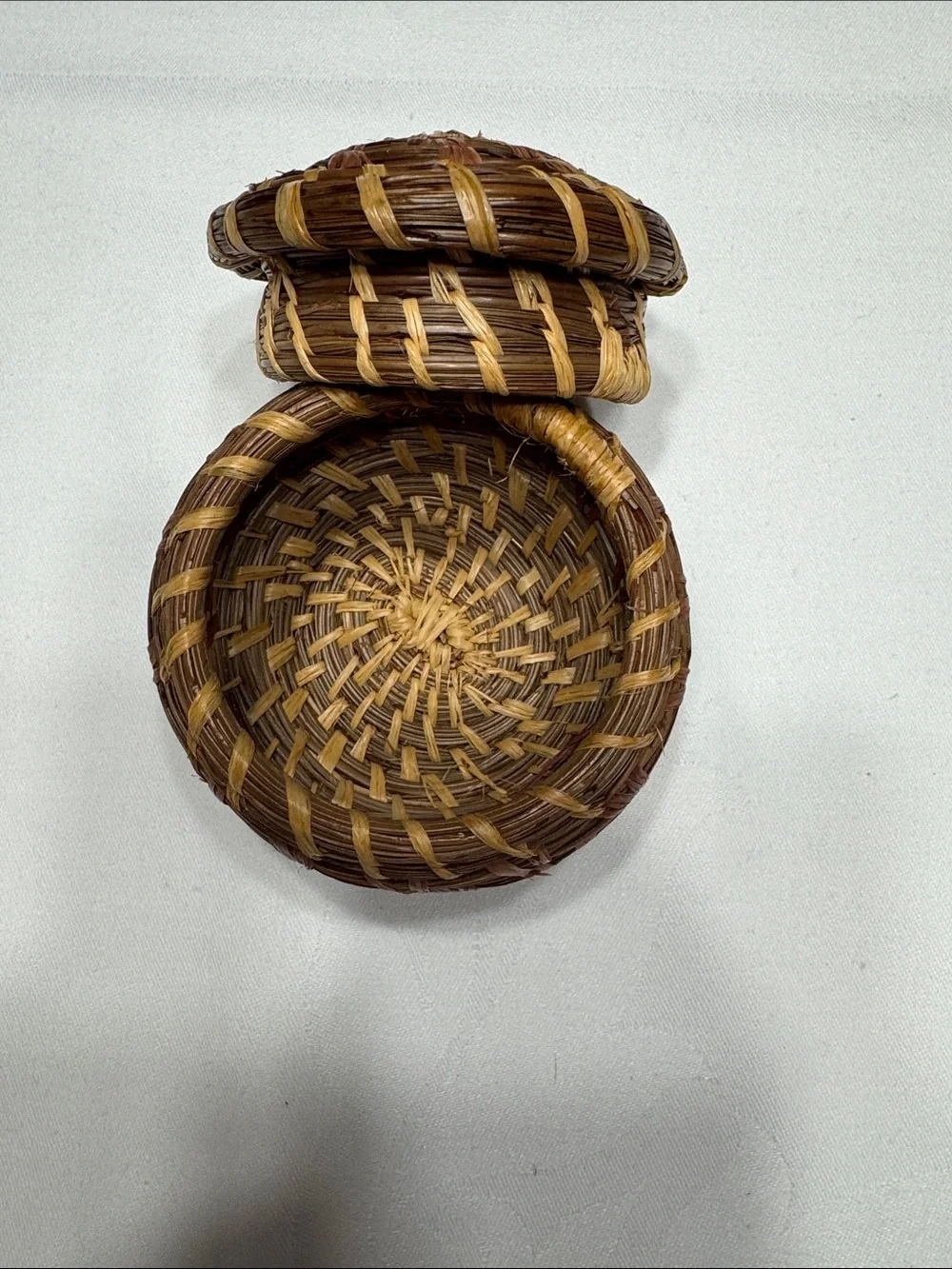 Vtg. Handmade Coushatta Indian basket. Handcrafted by sussie Stuteville.